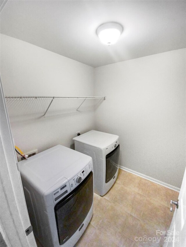 laundry room with washing machine and clothes dryer