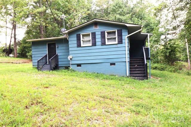 view of front of house featuring a front yard