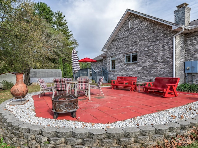 view of patio featuring a fire pit