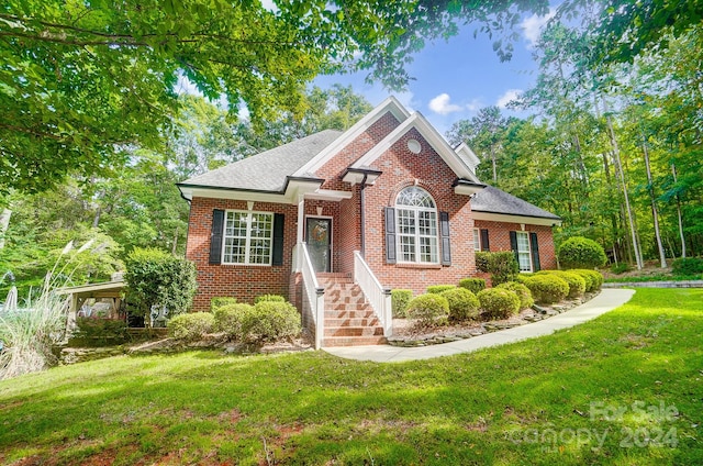 front of property with a front lawn