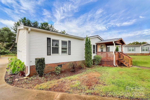 view of front of property with a porch and a front yard