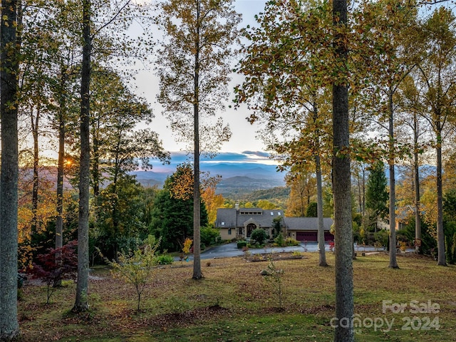 yard at dusk featuring a mountain view