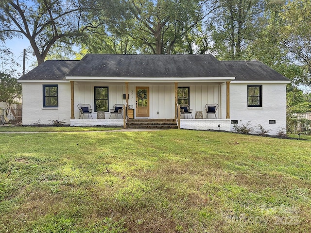 view of front of home with covered porch and a front yard