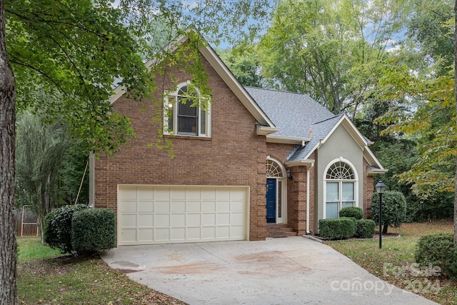 view of front property featuring a garage