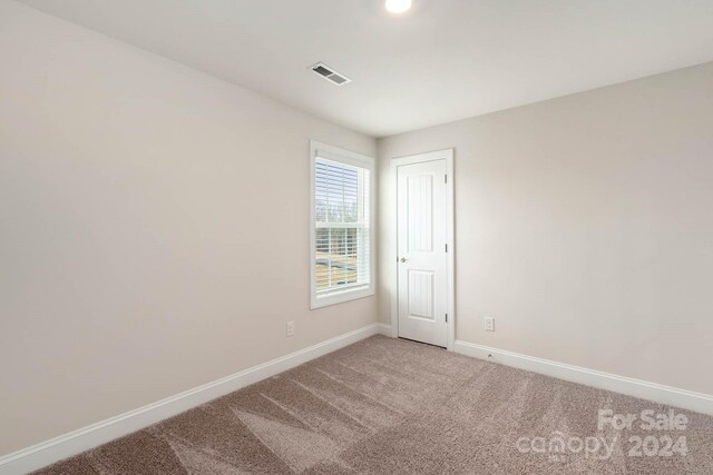 empty room featuring carpet floors