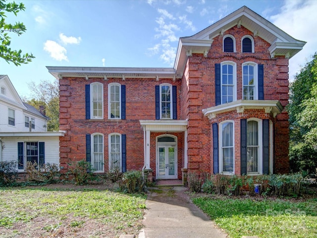 view of front of home featuring a front yard