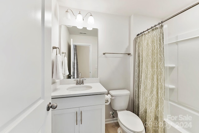 full bathroom with shower / bath combination with curtain, vanity, and toilet