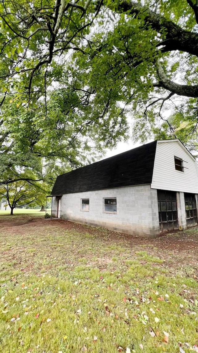 view of outbuilding featuring a lawn