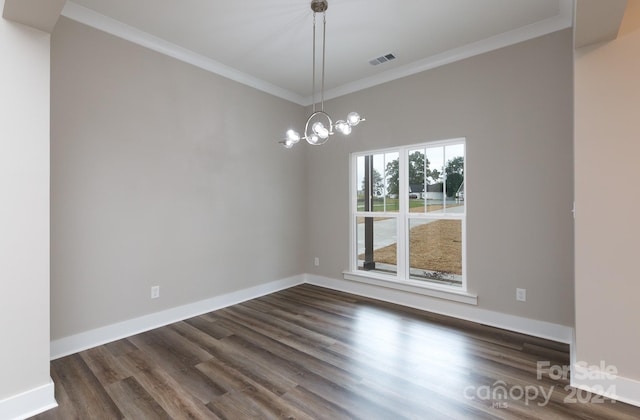 empty room with ornamental molding, an inviting chandelier, and dark hardwood / wood-style flooring