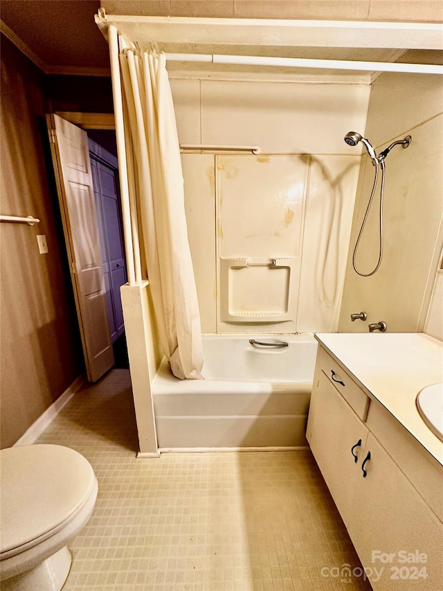 full bathroom featuring vanity, toilet, and shower / tub combo with curtain