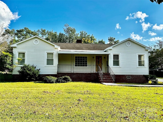 single story home featuring a front lawn