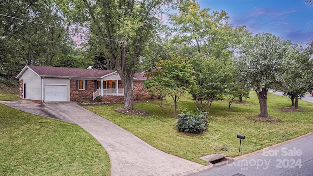 view of front of house featuring a garage and a front yard