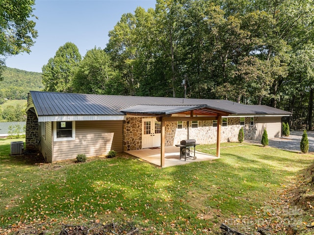 view of front of house featuring a patio area, central AC, and a front yard