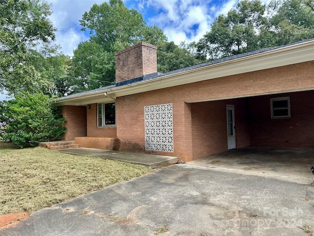 exterior space featuring a yard