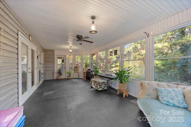 sunroom featuring ceiling fan