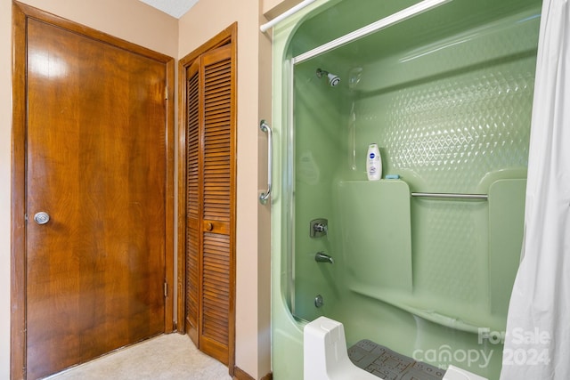 bathroom with shower / bath combo with shower curtain