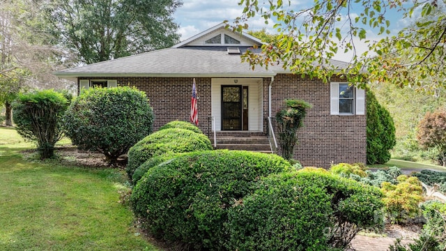 view of front of house with a front lawn