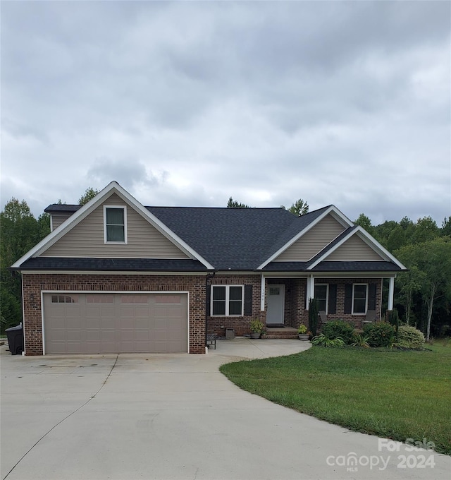 craftsman house with a garage and a front lawn