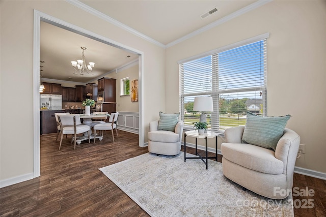 living area featuring visible vents, a notable chandelier, ornamental molding, dark wood finished floors, and baseboards