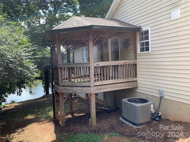 deck featuring cooling unit