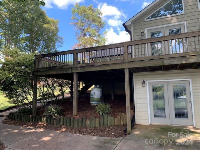 property entrance with a deck