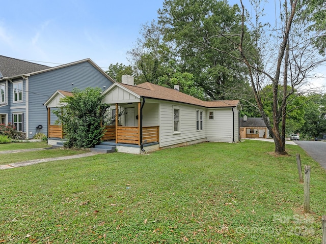 view of front facade with a front yard and a porch