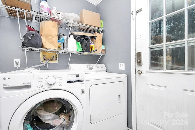 washroom featuring crown molding and washing machine and clothes dryer