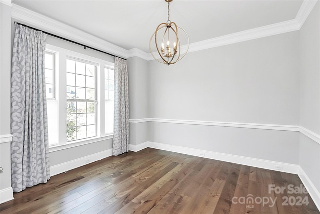 spare room with an inviting chandelier, dark wood-type flooring, and crown molding