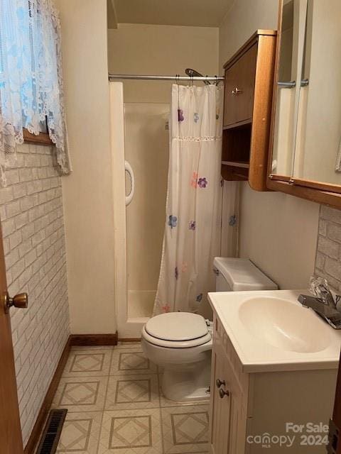 bathroom featuring vanity, toilet, and a shower with shower curtain