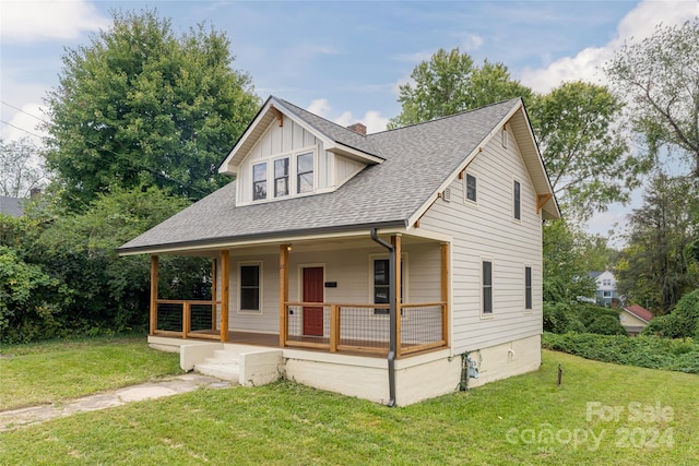 view of front facade with a porch and a front lawn