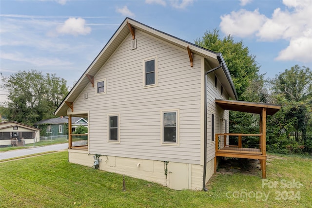 view of side of property with a lawn