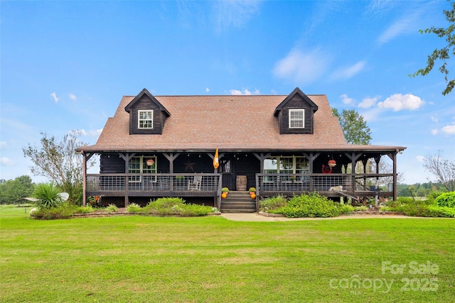 view of front of property featuring a front lawn