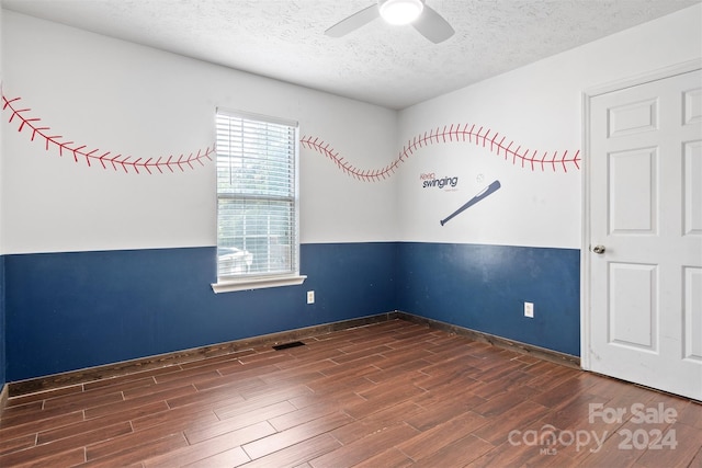 spare room featuring ceiling fan, a textured ceiling, and dark hardwood / wood-style flooring