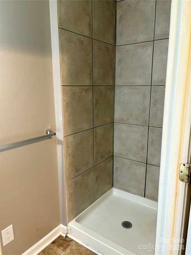 bathroom with a tile shower