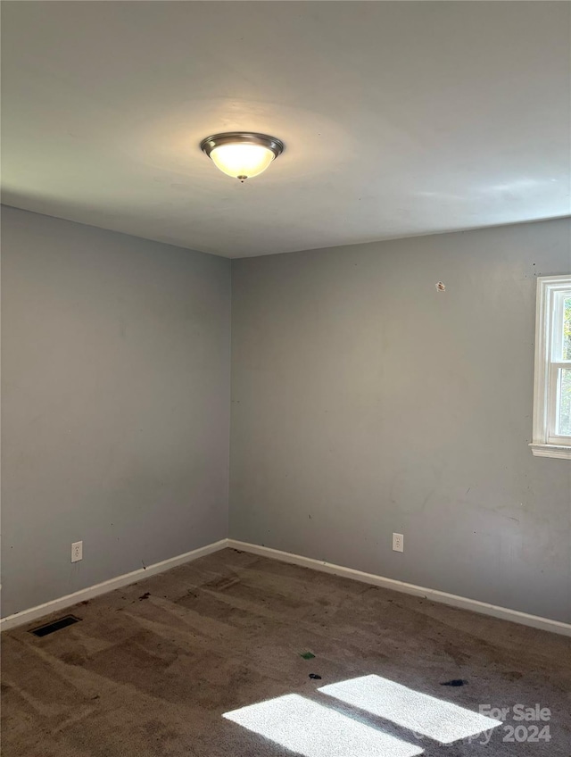 view of carpeted spare room