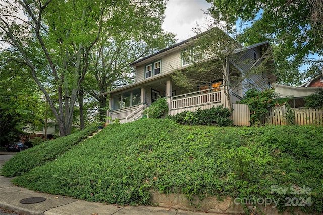 view of front of house featuring covered porch