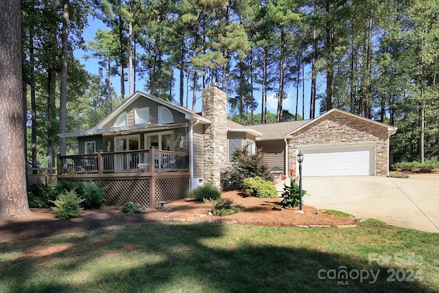 view of front of property featuring a garage and a front lawn