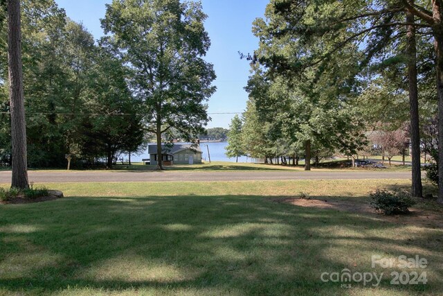 view of yard with a water view