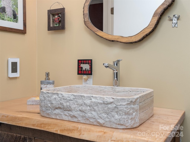 bathroom featuring sink