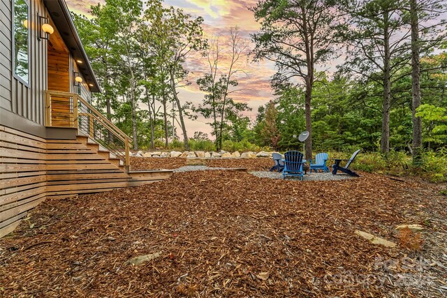 view of yard at dusk