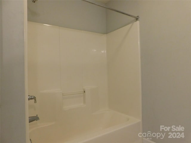 bathroom featuring shower / bathing tub combination