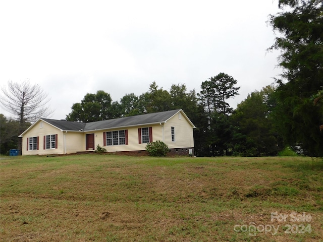 single story home with a front lawn