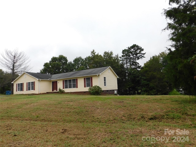 ranch-style home with crawl space and a front yard