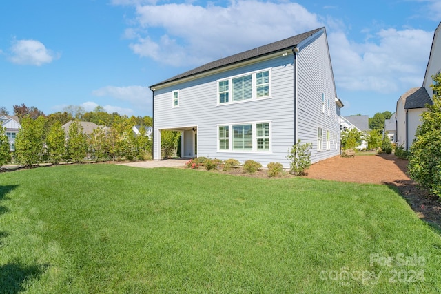 back of house featuring a lawn