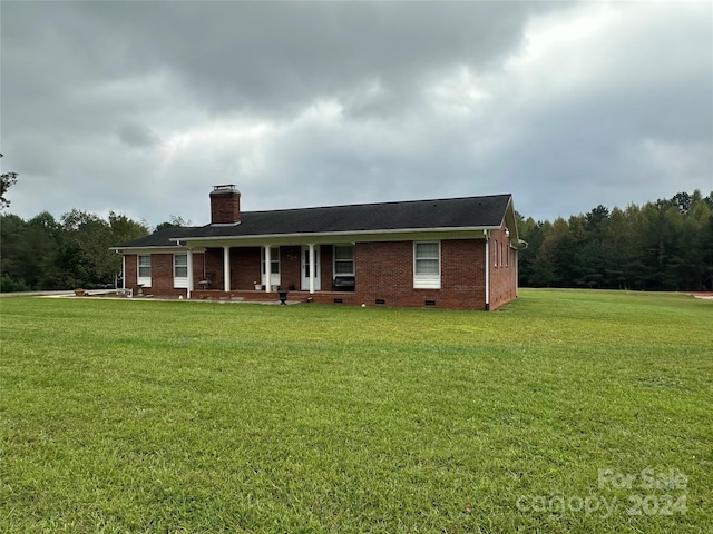 view of front of house with a front lawn and covered porch