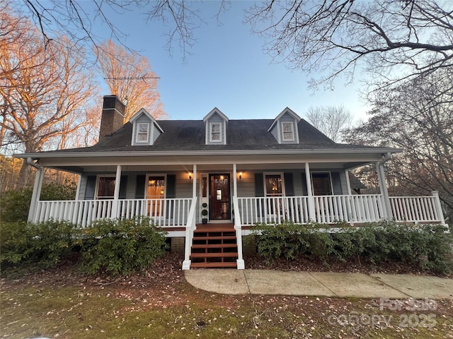 farmhouse featuring covered porch