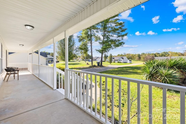 balcony featuring covered porch