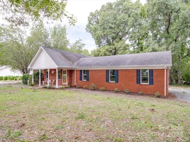 ranch-style home with a front yard