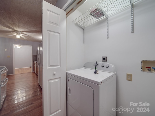 washroom featuring washer / dryer, ceiling fan, hardwood / wood-style flooring, and a textured ceiling