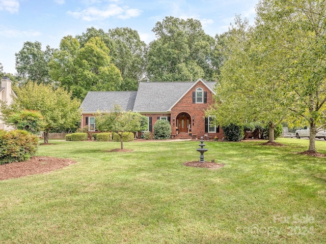 view of front of house with a front lawn